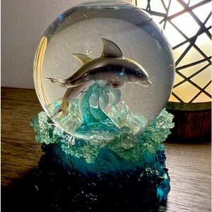 Dolphin glitter music  globe